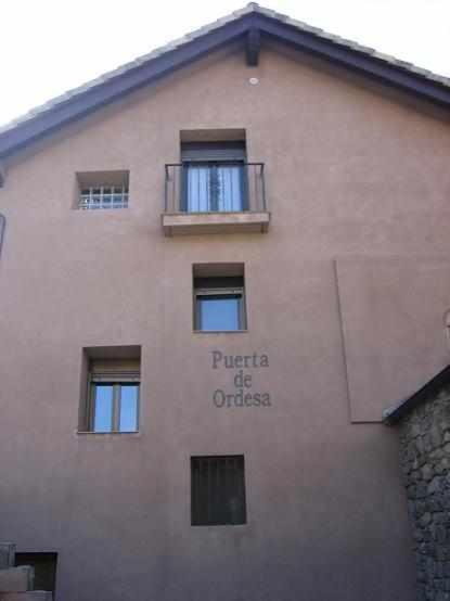 Apartamentos Puerta De Ordesa Laspuna Exterior photo