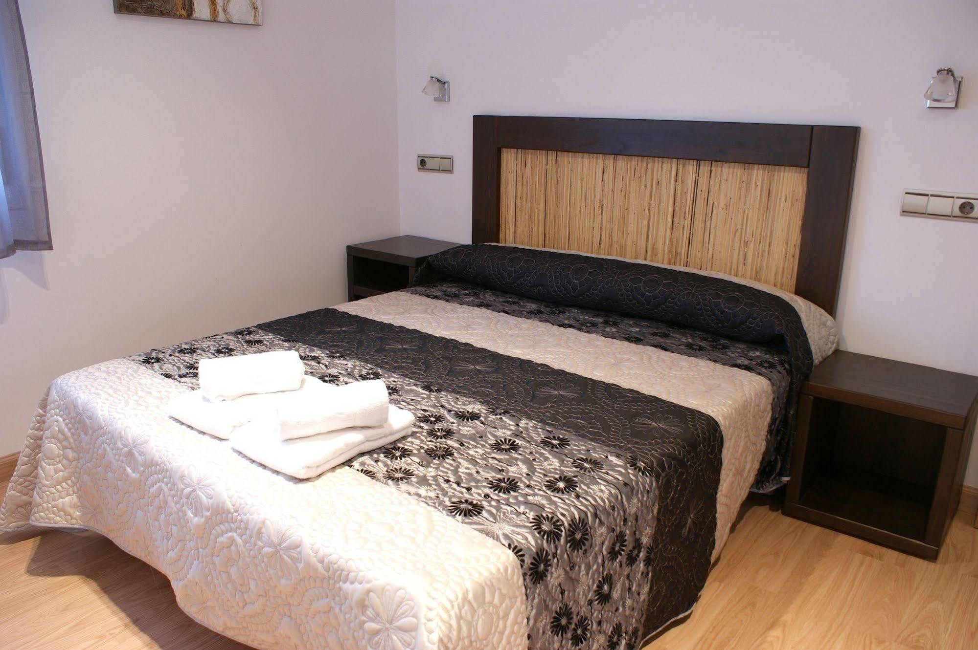 Apartamentos Puerta De Ordesa Laspuna Exterior photo