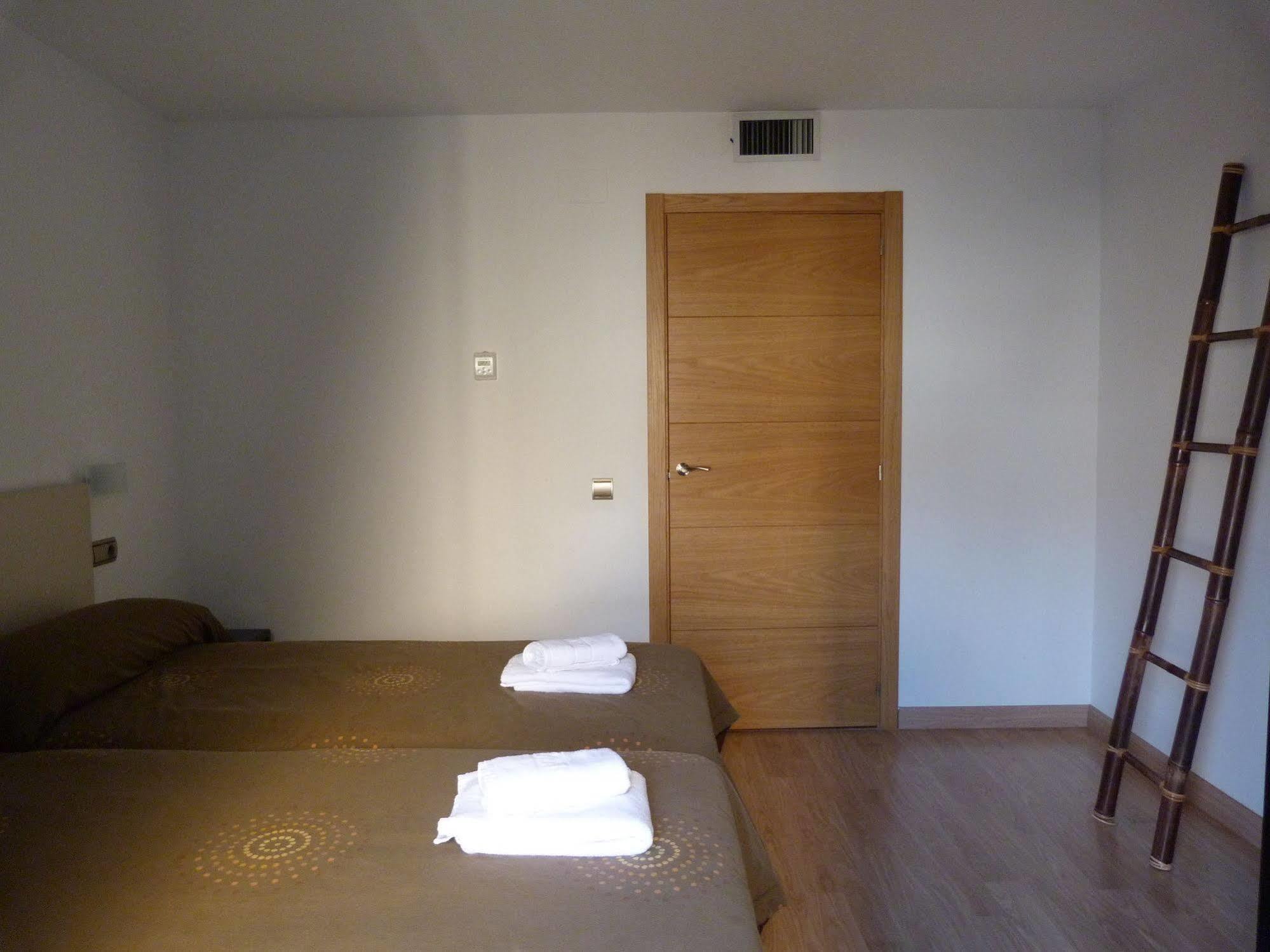 Apartamentos Puerta De Ordesa Laspuna Exterior photo